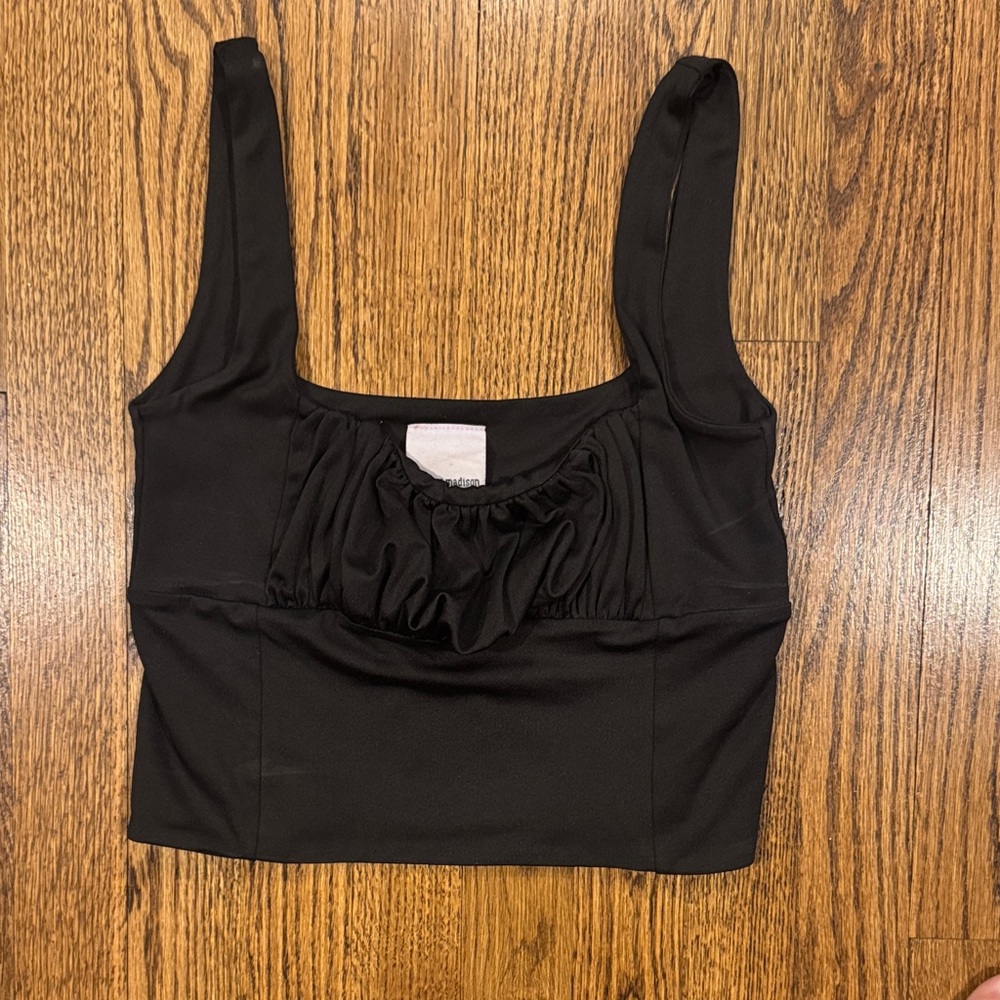 Skylar + Madison Black ruched Sleeveless Crop Top size large